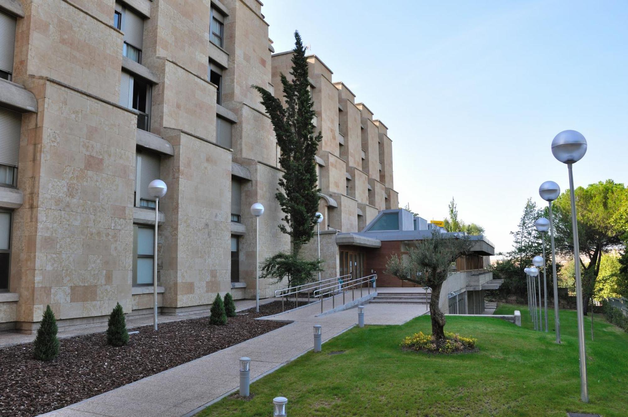 Residencia Universitaria Resa Hernan Cortes Apartment